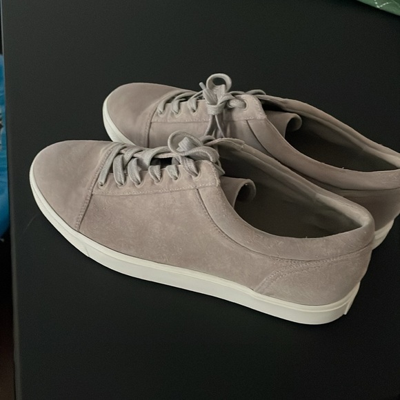 Vince Women’s Belford Sneakers Sz 8 Grey Suede Low Top LaceUps Padding Platform - Picture 3 of 11